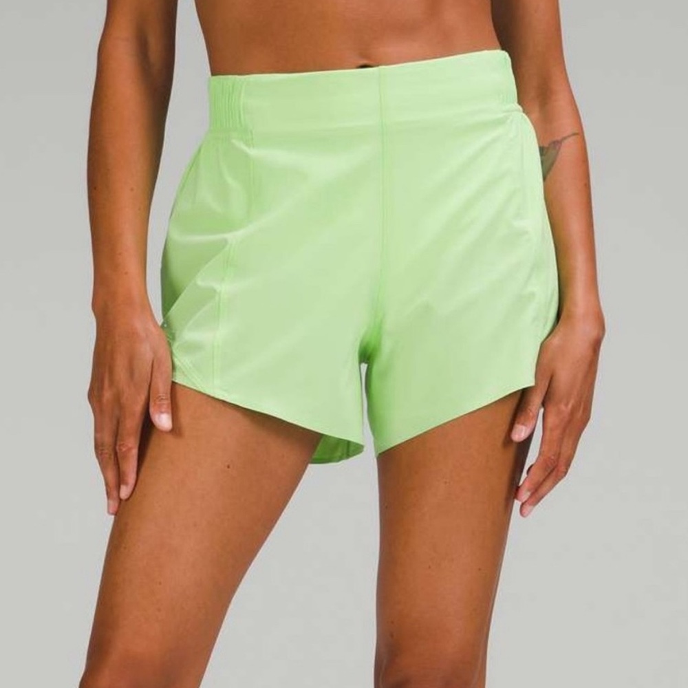 SPECIAL EDITION Lululemon Hotty Hot High-Rise Short 4” in Scream Green Light